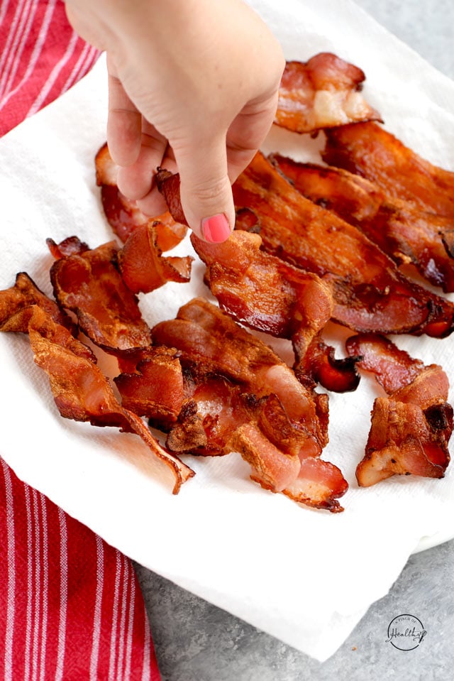 https://www.apinchofhealthy.com/wp-content/uploads/2018/08/Air-Fryer-Bacon-hand.jpg